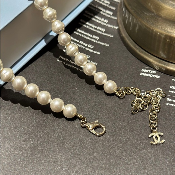 Chanel pearl necklace - Picture 3 of 3